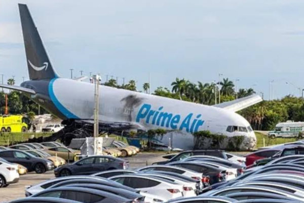 Amazon cargo plane overruns Miami runway, kills five #incnewslivePic