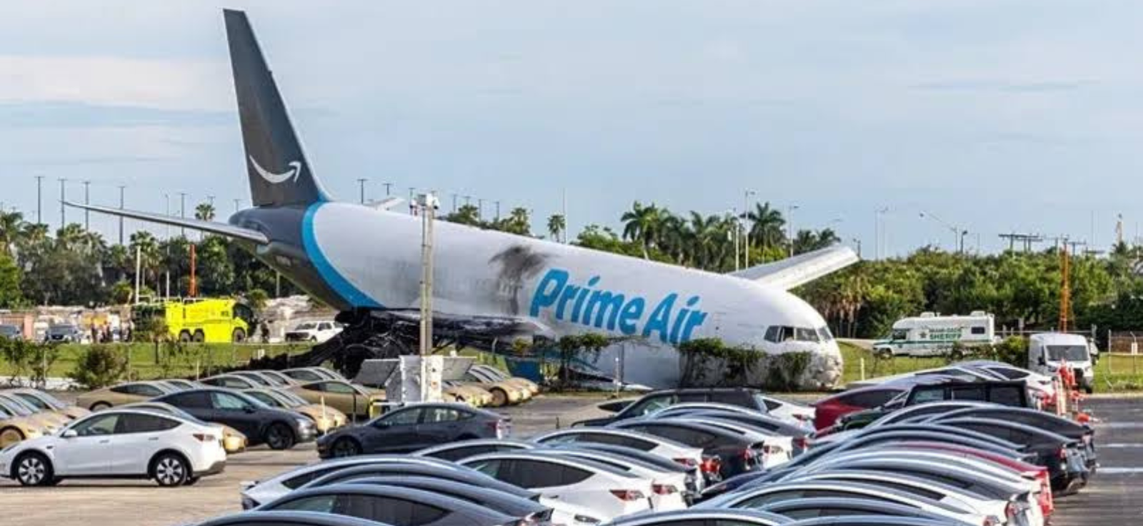 Amazon cargo plane overruns Miami runway, kills five #incnewslivePic